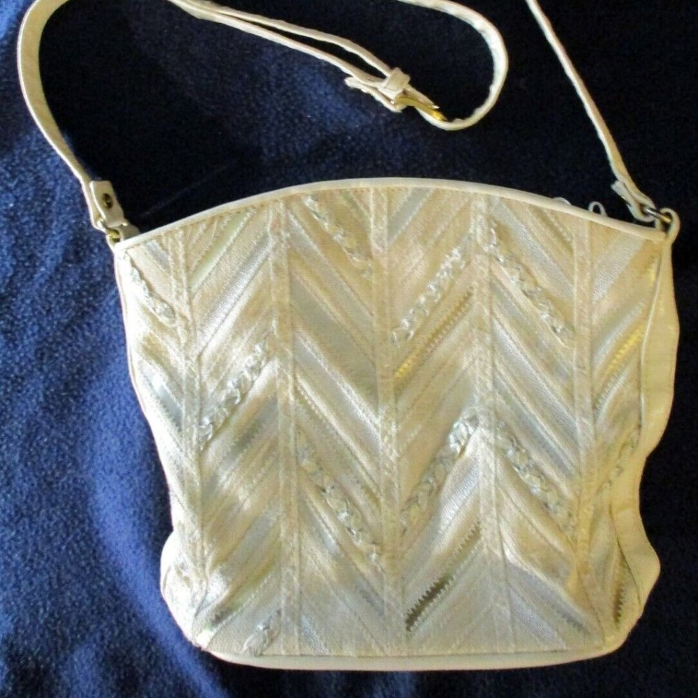 Vintage Lino Off White Woven Accent Shoulder Bag
